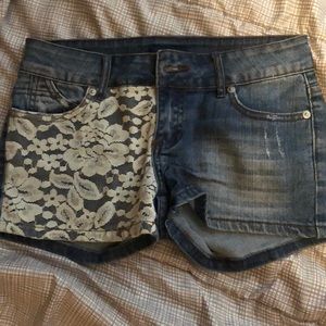 Delias jean shorts with lace